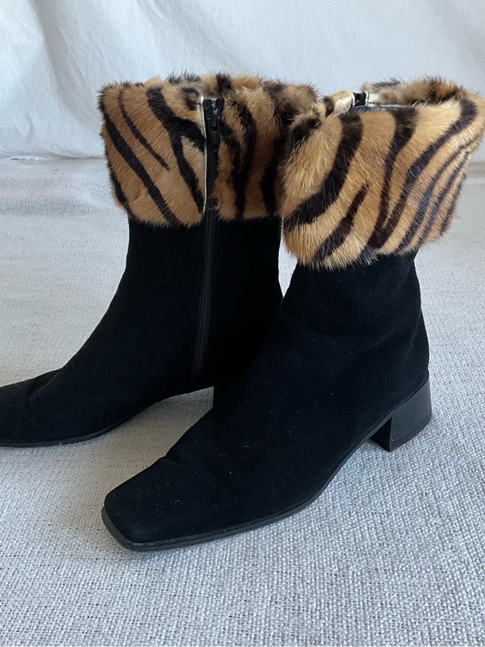 Vintage Stuart Weitzman Black Suede Tiger Print Cuff Boots 8.5 B - Picture 5 of 9
